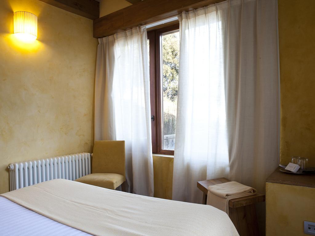 Masia el Puig La Vall de Bianya Habitación foto